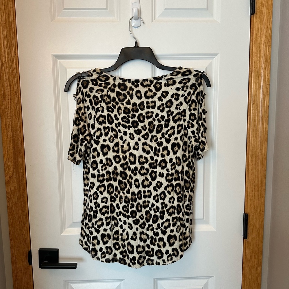 Leopard print t-shirt with sexy sleeve cut outs. JLo size Medium. - Picture 6 of 8